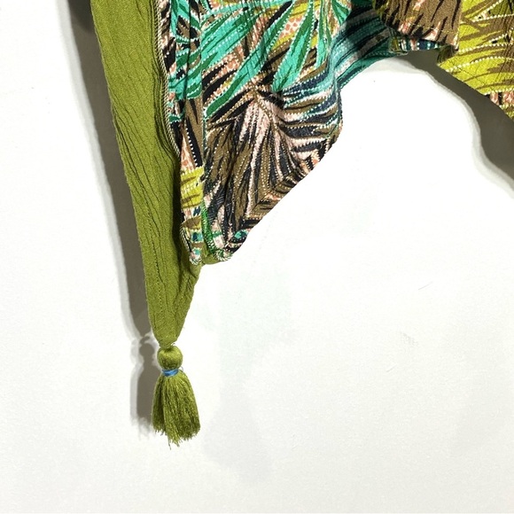 Democracy Women L Boho Top Green Tropical Cold Shoulder Tassel Hem V-Neck Blouse - Picture 7 of 16